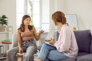 adolescent girl in bipolar disorder treatment