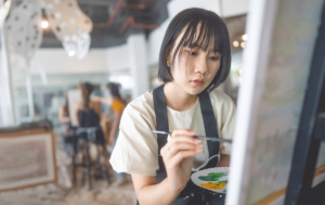 Teen girl paints during art therapy for teens