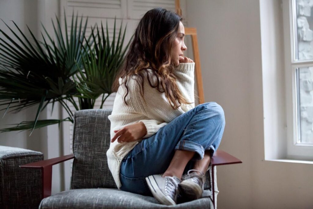 a teen shows anxiety symptoms in teens while sitting in a chair