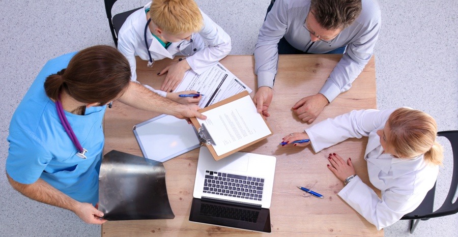 Mental health specialists in Massachusetts discussing dual diagnosis treatment for teens with bipolar and addiction.