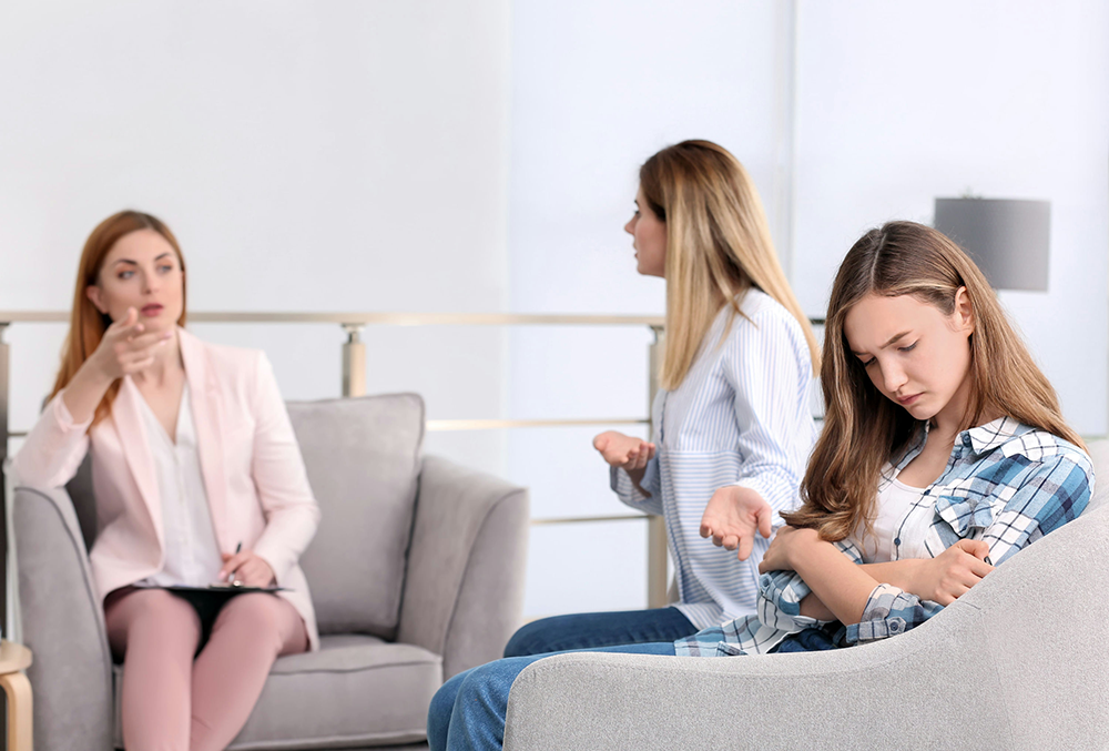 mom and daughter in family therapy